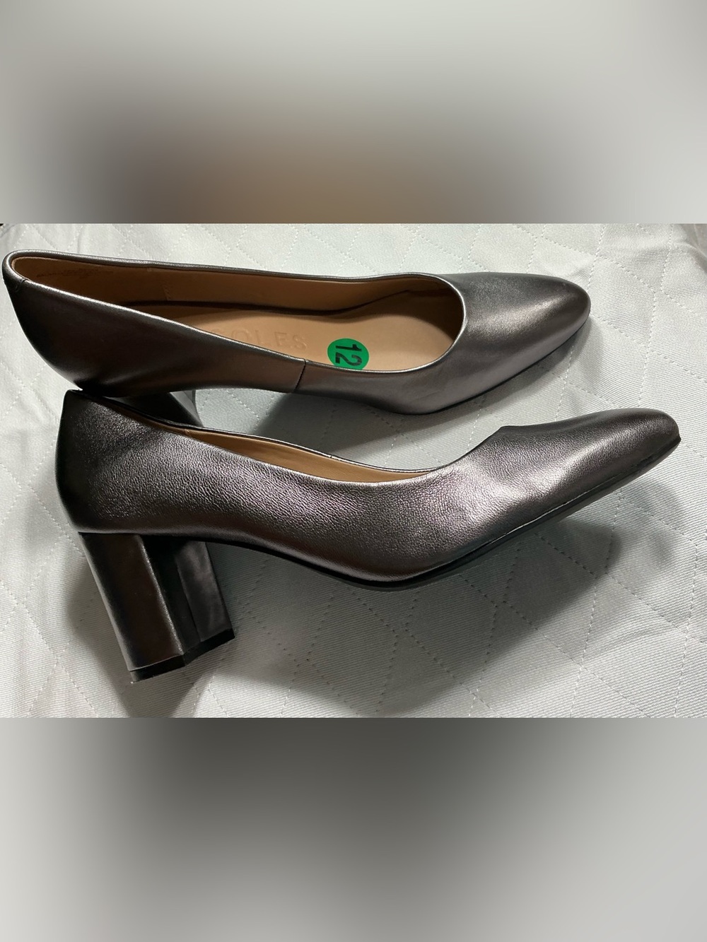 NWOB Aerosoles Betsy Gunmetal Metallic Leather Block Heel Pumps 12 - Picture 3 of 11